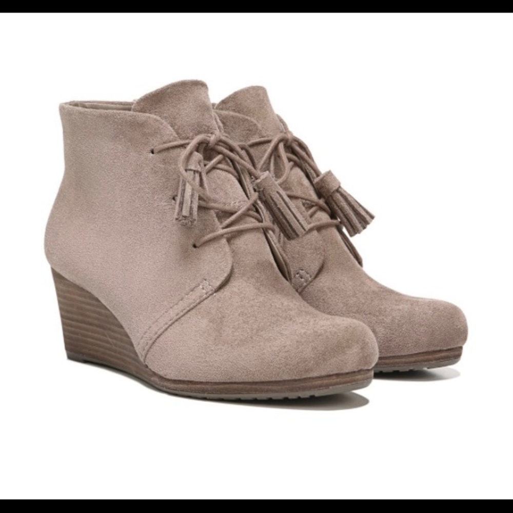 SUPER CUTE Dr. Scholls Dakota wedge booties